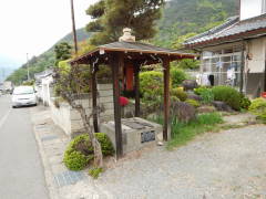 ���J����