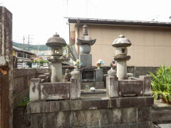 �~�s������