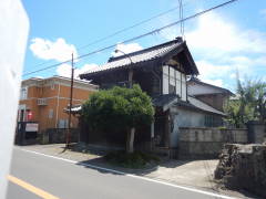 ��{����X